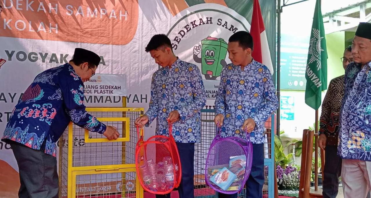Atasi Darurat Sampah, LDK PWM DIY Launching Gerakan Sedekah Sampah