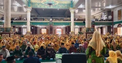 PW 'Aisyiyah Sumatera Barat Gelar Pengajian Tingkat Wilayah, Ribuan Jamaah Hadir Tumpah Ruah