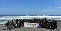 Aksi Falahi SMA Muhi Gelar Bersih Pantai Goa Cemara