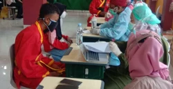 Berseragam Tapak Suci, Pelajar Muhammadiyah Sleman Ikuti Vaksinasi