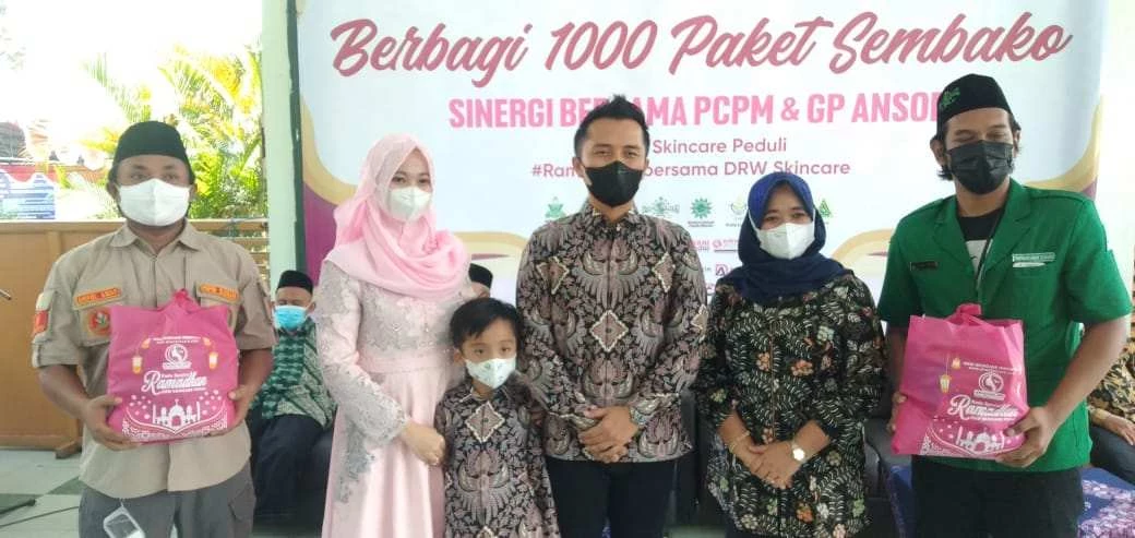 Pemuda Muhammadiyah dan GP Ansor Depok Salurkan 1.000 Sembako Ramadhan DRW Skincare Indonesia