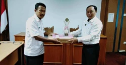 Kepsek SMPM 2 Yogyakarta Raih Kepala Sekolah Berprestasi