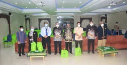UAD Serahkan 1.000 Paket Santunan untuk Dhu’afa
