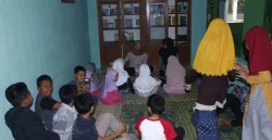 Omah Woco: Bantu Warga Membaca dan Belajar