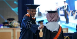 Ribuan Mahasiswa Diwisuda, Rektor UAD: Ini Adalah Hari Bersejarah