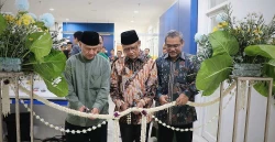 Ketum PP Muhammadiyah Resmikan Data Center UAD