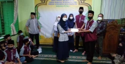 IPM SMP Muhammadiyah 8 Bandung Berikan Donasi ke Panti Asuhan