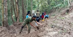 Relawan Muhammadiyah Bantu Warga Terdampak Banjir &#038; Longsor Kulonprogo
