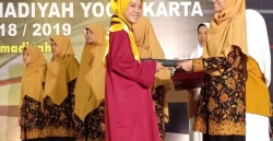 Wisuda Kelas VI Madrasah Mu&#8217;allimaat Muhammadiyah Yogyakarta