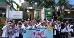 SMP Muhammadiyah 2 Yogya Berbagi Kebahagiaan