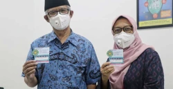 Haedar Nashir dan Isteri Vaksinasi Covid-19 di RS PKU Muhammadiyah Yogyakarta