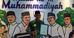 Bangun Puluhan Sekolah di Banyuasin, Mukardi Raih Muhammadiyah Award