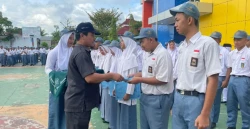 Puluhan Siswa SMK Muhammadiyah 1 Playen Terima Bantuan Beasiswa Prestasi