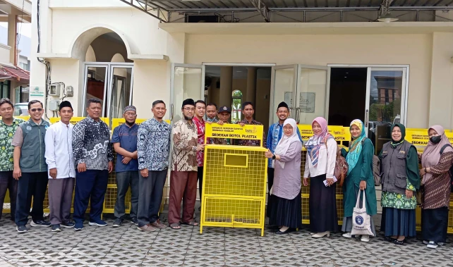 PWM DIY Bagikan Keranjang Sedekah Sampah untuk 15 Sekolah Muhammadiyah