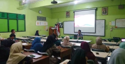 SMP Muhdasa Perkuat Paham Islam dan Ideologi Guru-Tendik Lewat Pembinaan