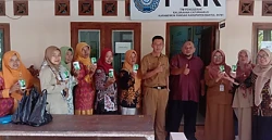 Tim PKM UAD Bantu Masyarakat Hadapi Tren Industri Kosmetik dengan Sosialisasi Spirulina