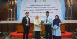 SMA Muhammadiyah 1 Yogya dan UTP Malaysia Gelar Program Moneywise: Entrepreneurship