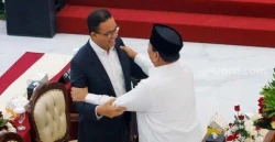 Momen Hangat Prabowo dan Anies Bersalaman Usai Penetapan Hasil Pemilu
