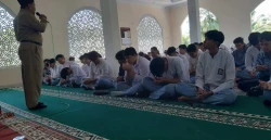 Rayakan Kelulusan, Siswa SMA Muhammadiyah 2 Yogya Berbagi Sembako ke Masyarakat Semugih