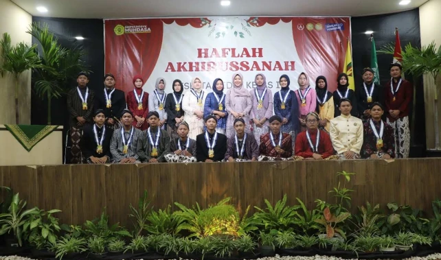 Rayakan Kelulusan dan Pelepasan Siswa, SMP Muhdasa Yogya Gelar Haflah Akhirussanah